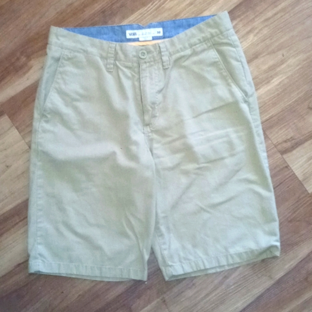 VANS SHORTS SIZE 30